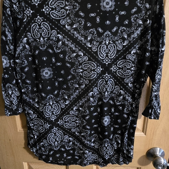 Top - Picture 2 of 2